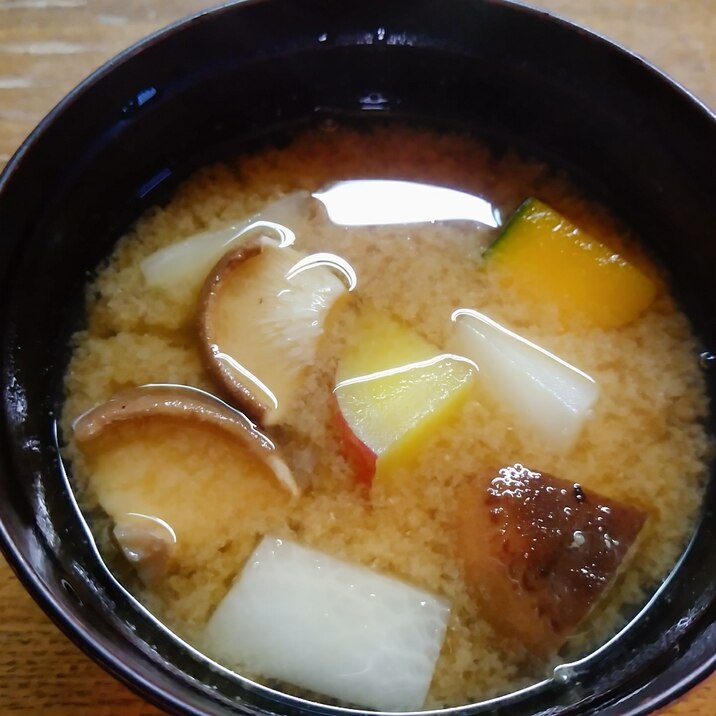 大根さつま芋カボチャ椎茸の味噌汁